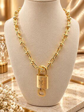 925 Pure Silver 18kPlated HorseShoe Chain w/Authentic Louis Vuitton Gold Padlock